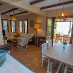 Natali's By The Sea بيت للعطل كاتو جاتزي