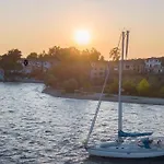 Natali's By The Sea بيت للعطل